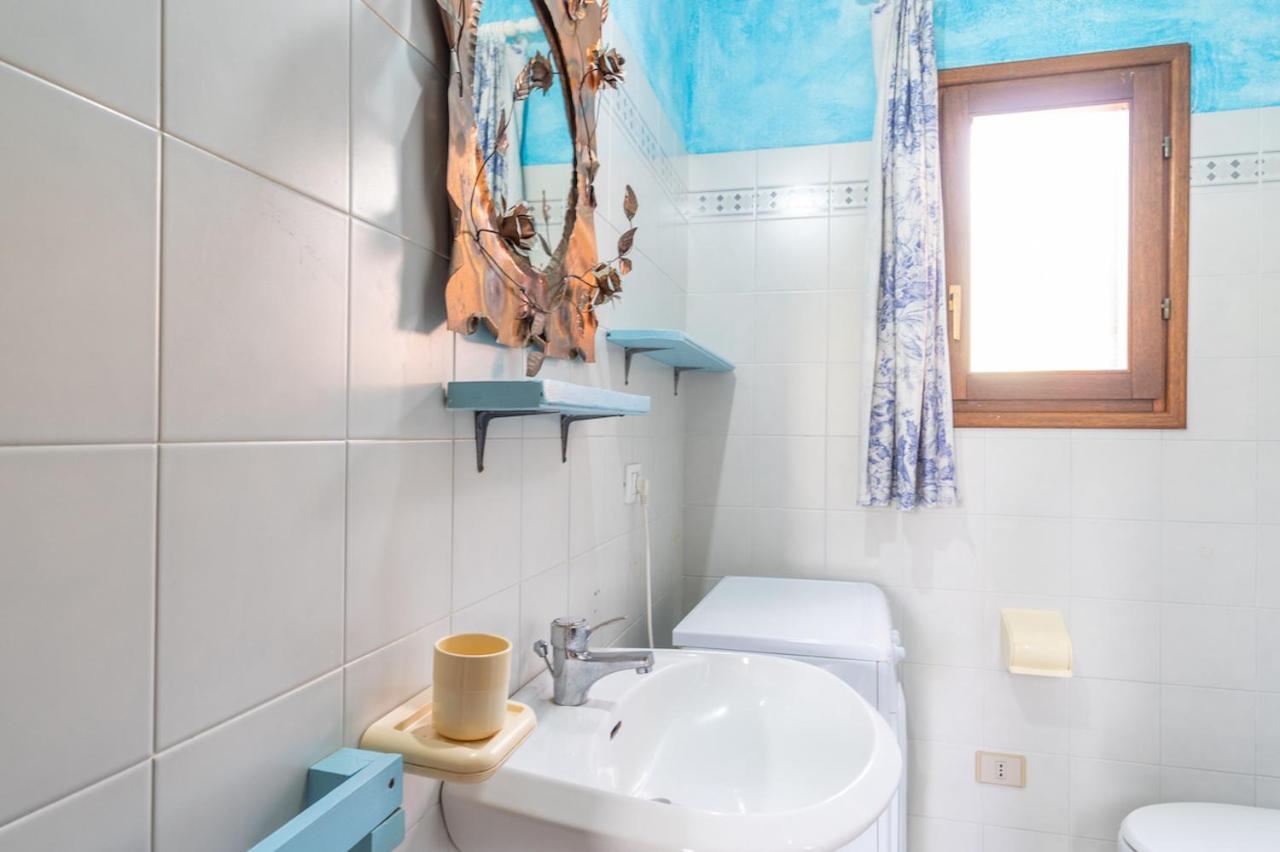 Iss Travel, Villa Fiorita - 800 M From La Cinta Beach San Teodoro  Dış mekan fotoğraf